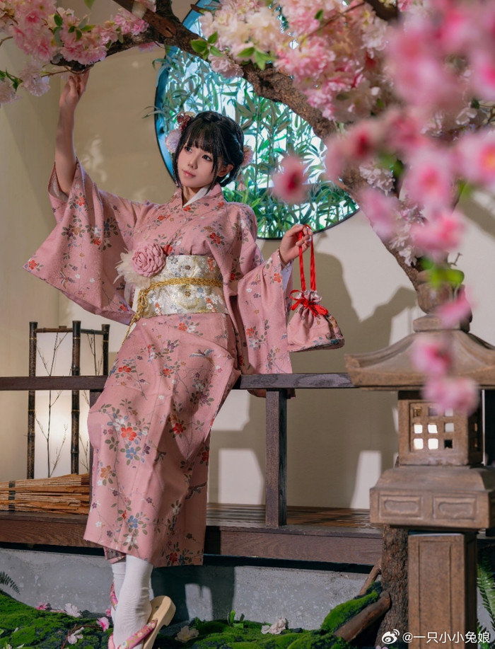 咬人小小兔 咬人小小兔